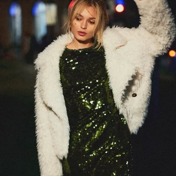 NWT ANTHROPOLOGIE OVERSIZED WHITE FAUX FUR JACKET LARGE - Picture 4 of 5